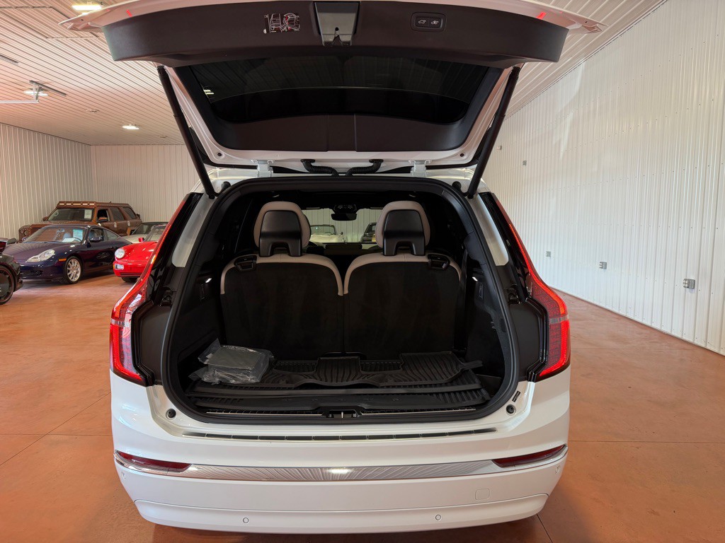 2026 Volvo XC90 Image 38
