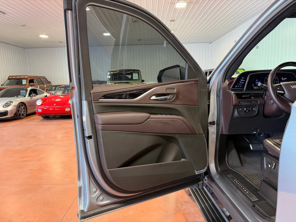 2023 Cadillac Escalade Image 17
