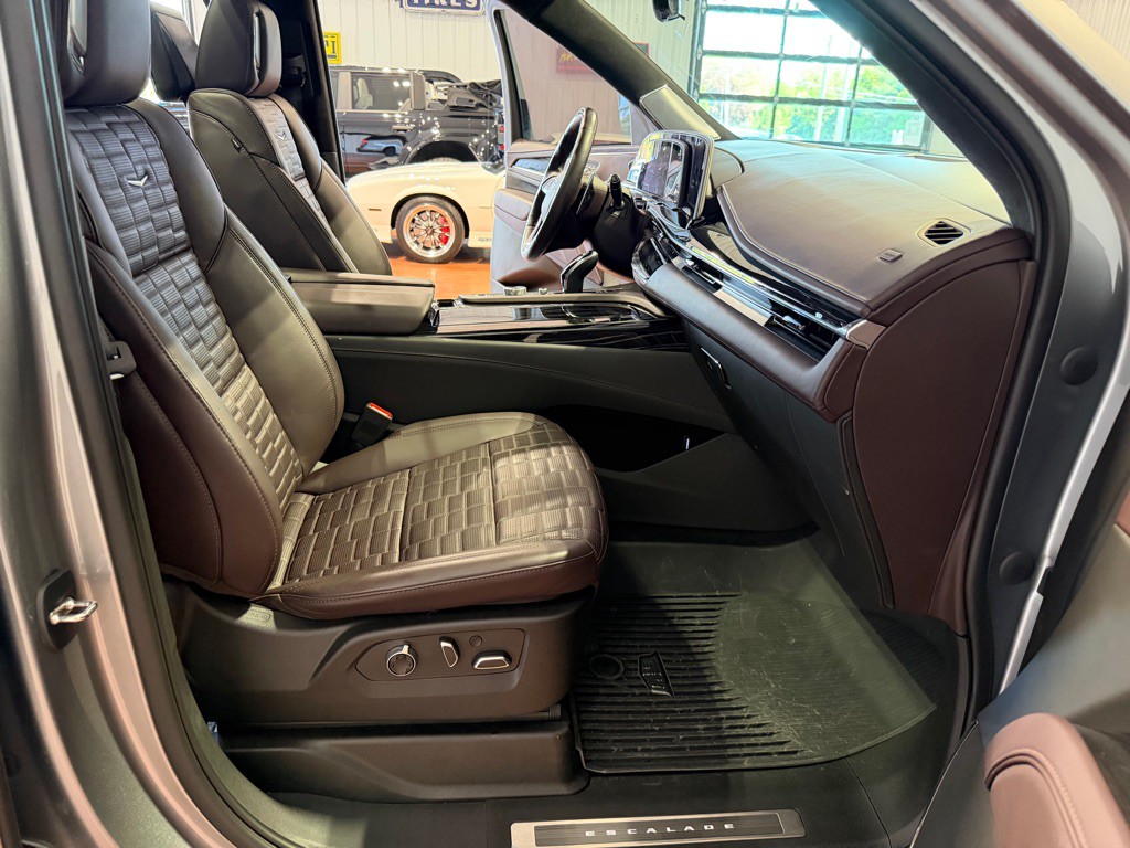 2023 Cadillac Escalade Image 25