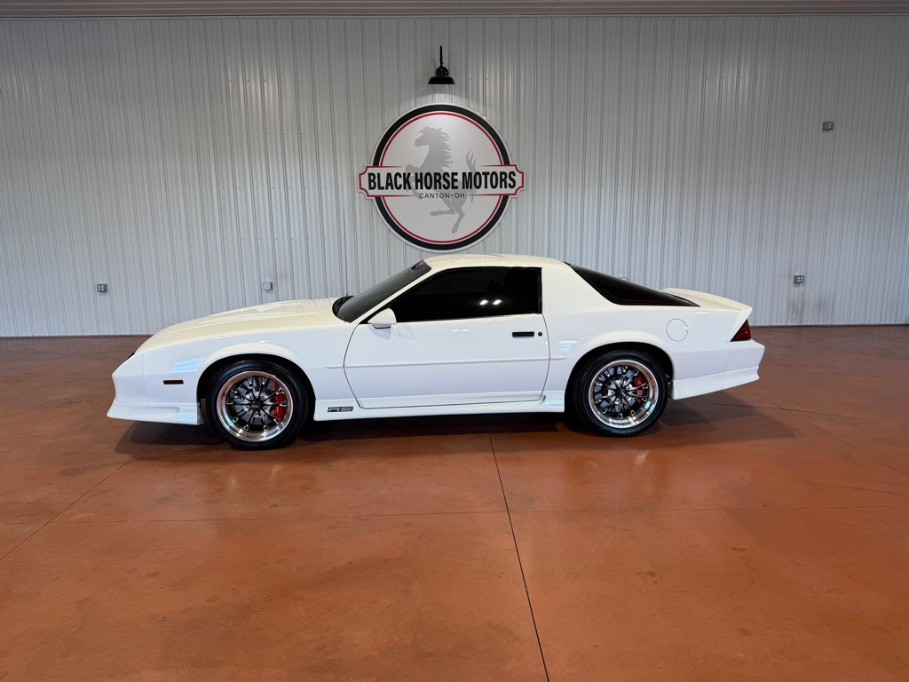 1991 Chevrolet Camaro Image 2