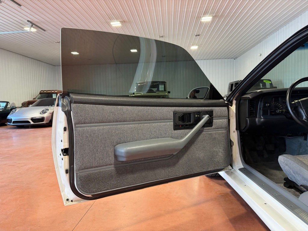 1991 Chevrolet Camaro Image 15