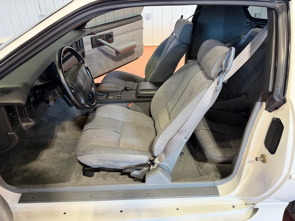 1991 Chevrolet Camaro Image 16