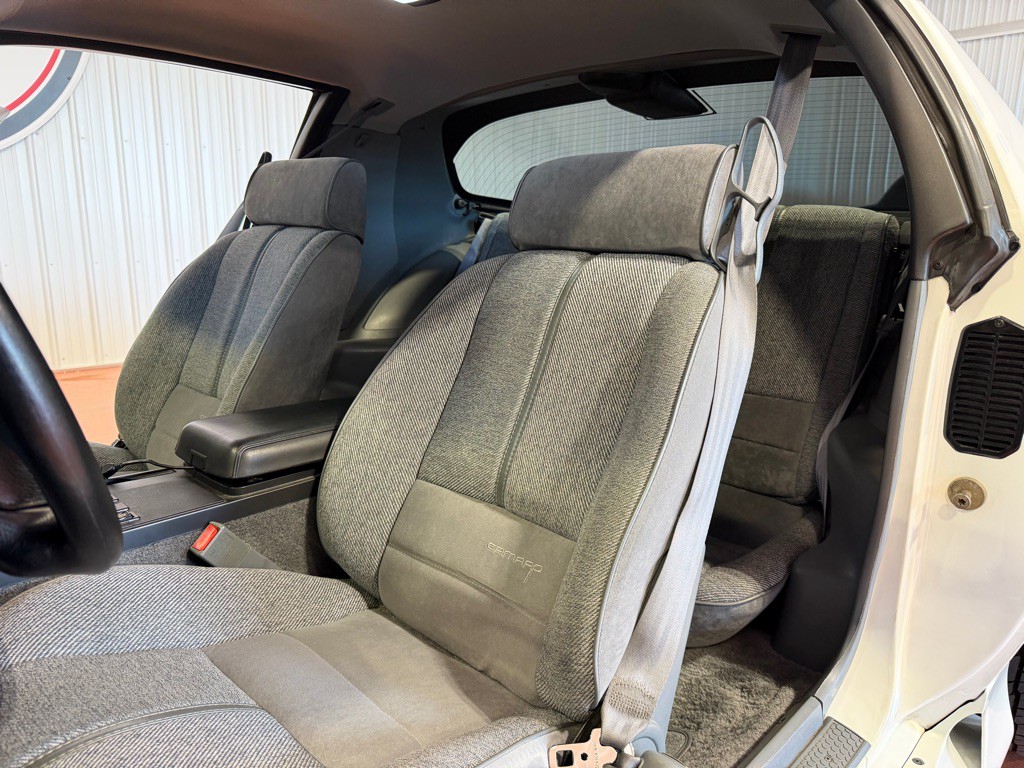 1991 Chevrolet Camaro Image 17