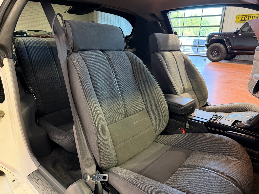 1991 Chevrolet Camaro Image 21