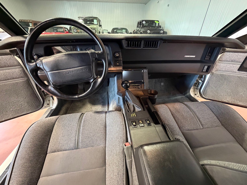 1991 Chevrolet Camaro Image 22