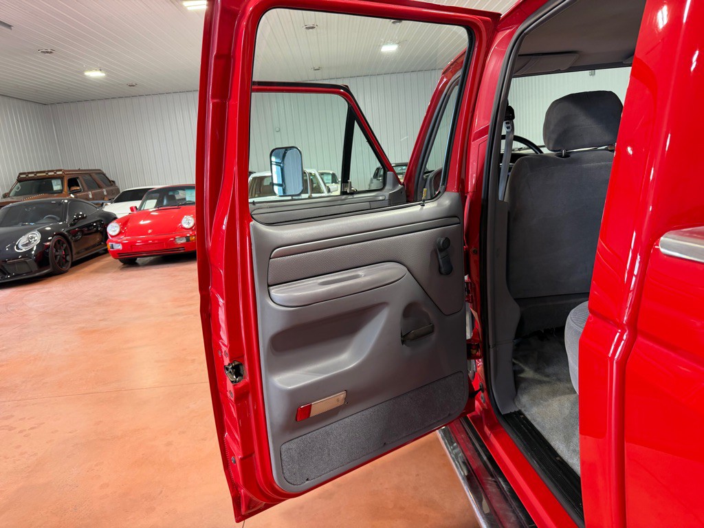 1994 Ford F-350 Image 24
