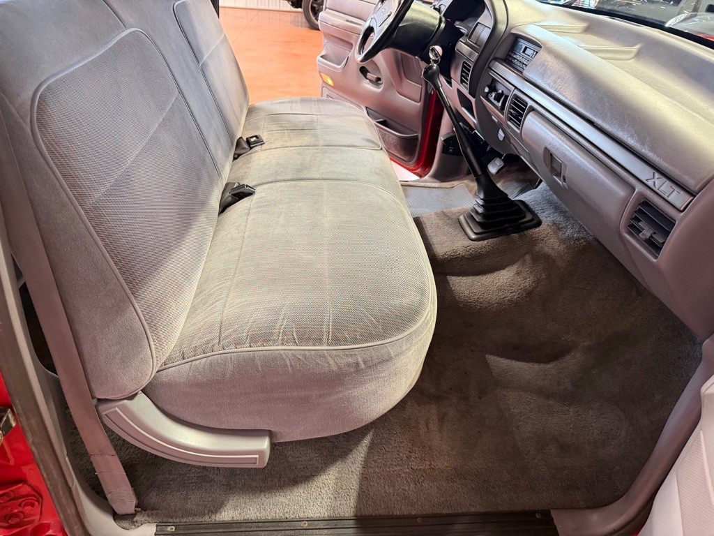 1994 Ford F-350 Image 28