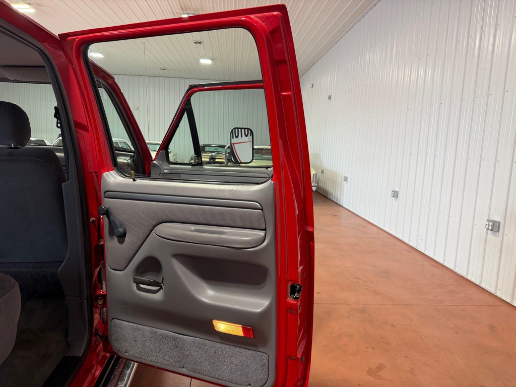 1994 Ford F-350 Image 30