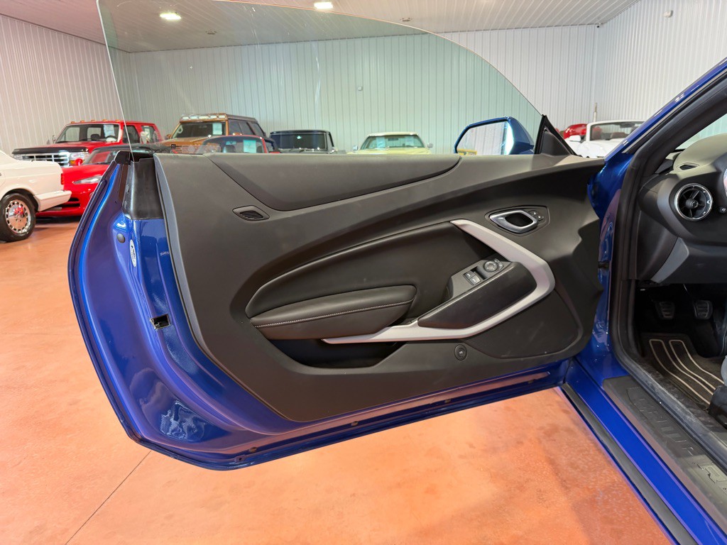 2019 Chevrolet Camaro Image 17