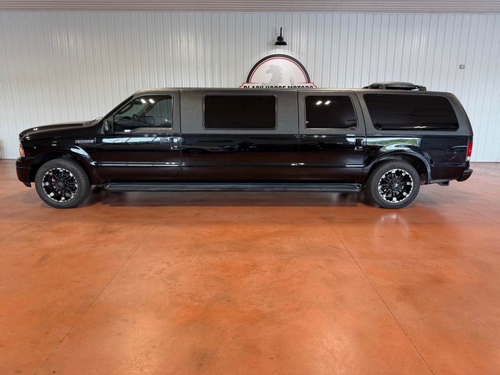 2005 Ford Excursion Image 2