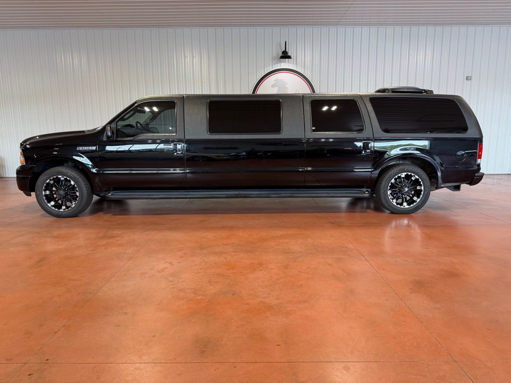2005 Ford Excursion Image 3