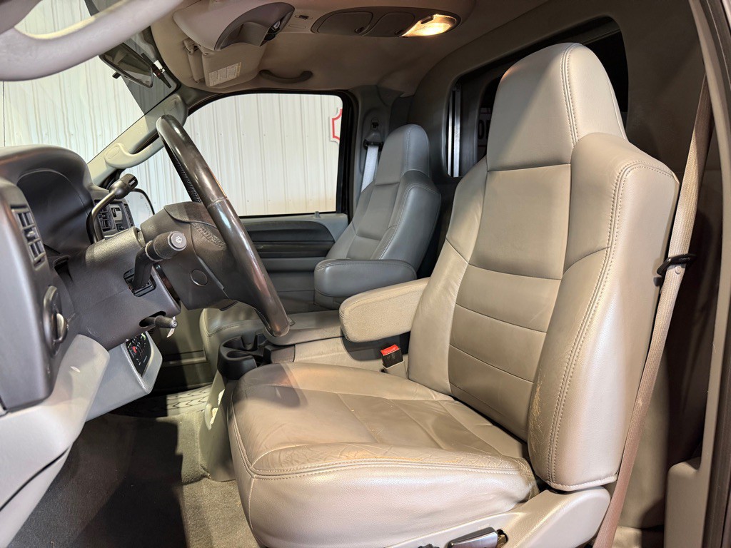 2005 Ford Excursion Image 13