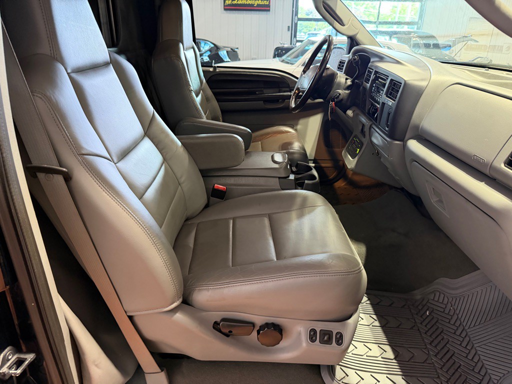 2005 Ford Excursion Image 15