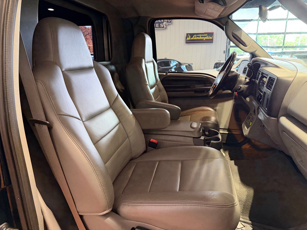 2005 Ford Excursion Image 16
