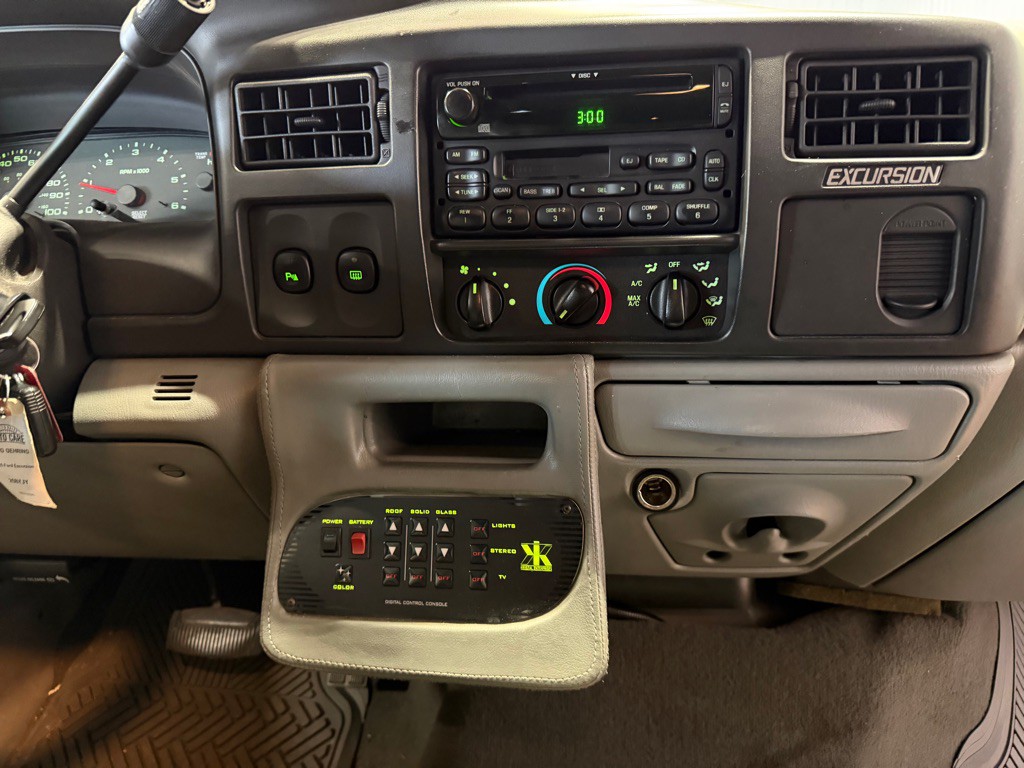 2005 Ford Excursion Image 17