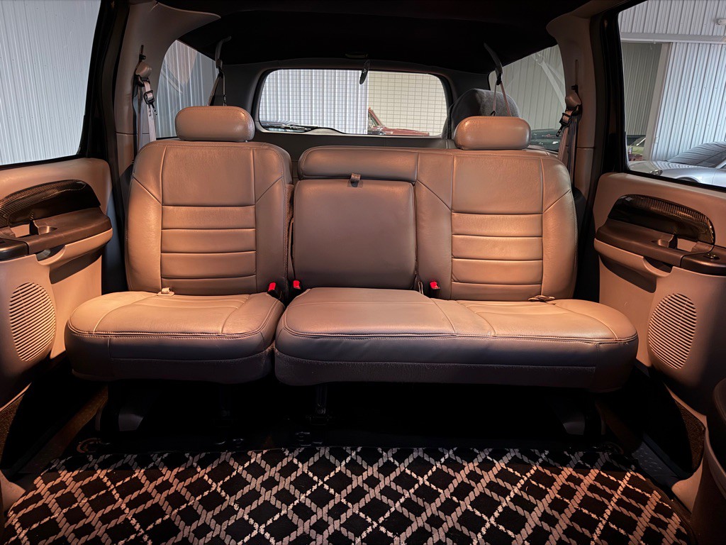 2005 Ford Excursion Image 21