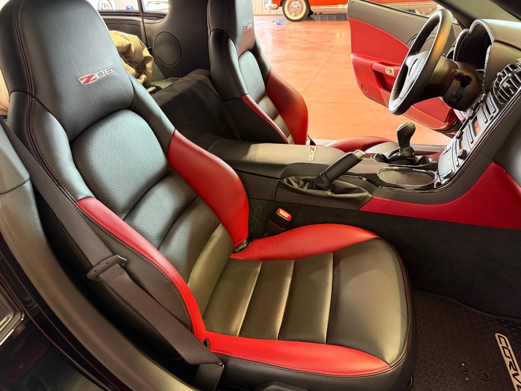 2010 Chevrolet Corvette Image 23