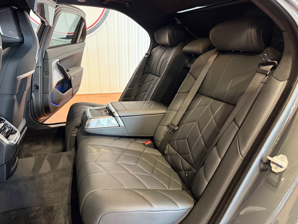 2023 BMW 7 Series Image 25