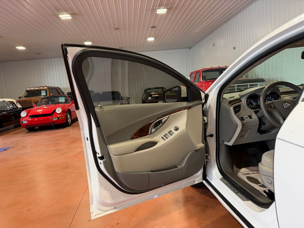 2012 Buick Lacrosse Image 11