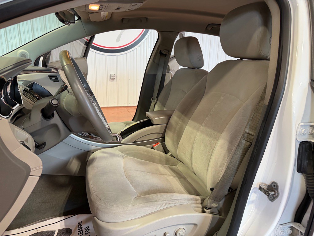 2012 Buick Lacrosse Image 13