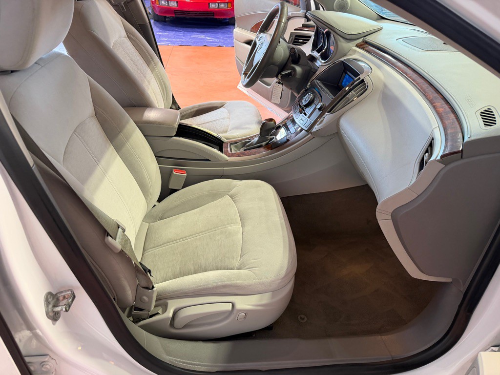 2012 Buick Lacrosse Image 18