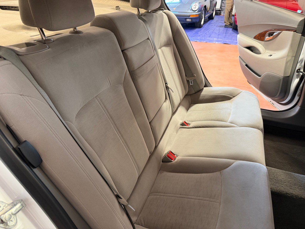 2012 Buick Lacrosse Image 22
