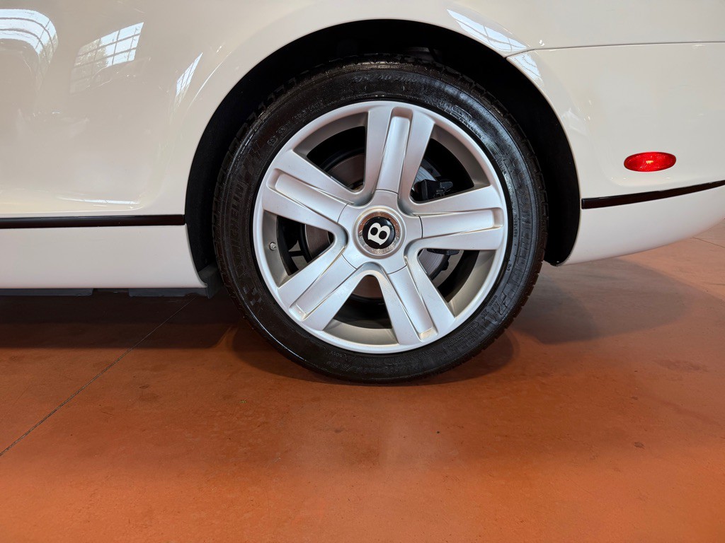 2011 Bentley Continental Image 16