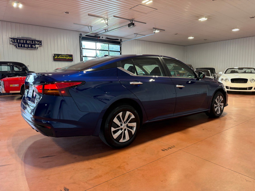 2019 Nissan Altima Image 10