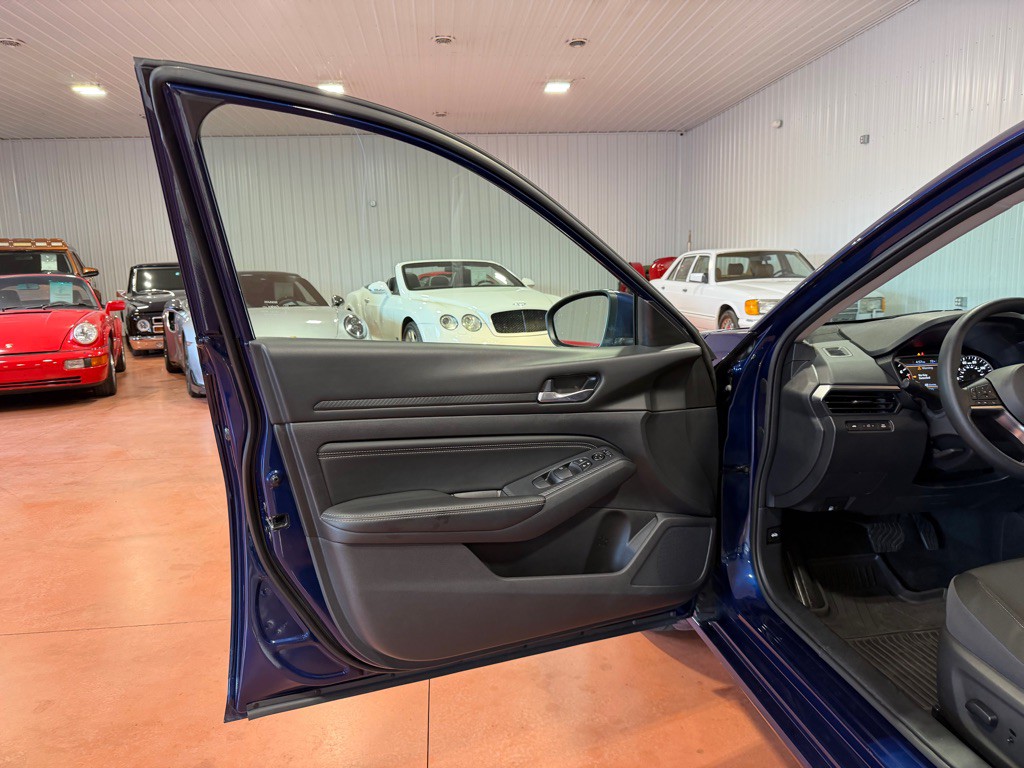 2019 Nissan Altima Image 17