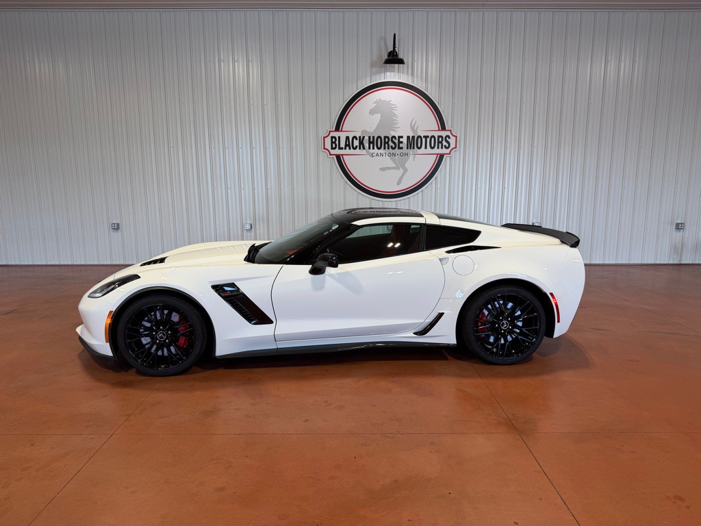 2015 Chevrolet Corvette Image 2