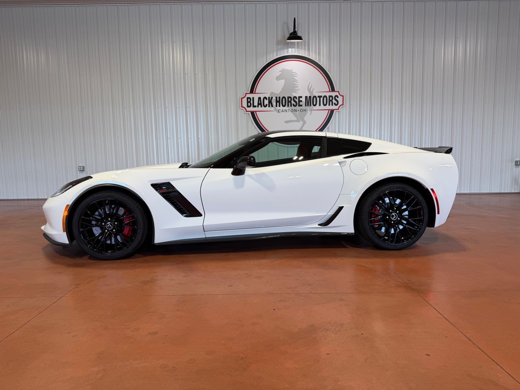 2015 Chevrolet Corvette Image 3