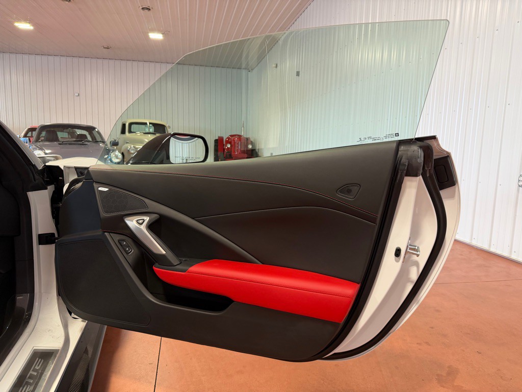 2015 Chevrolet Corvette Image 25