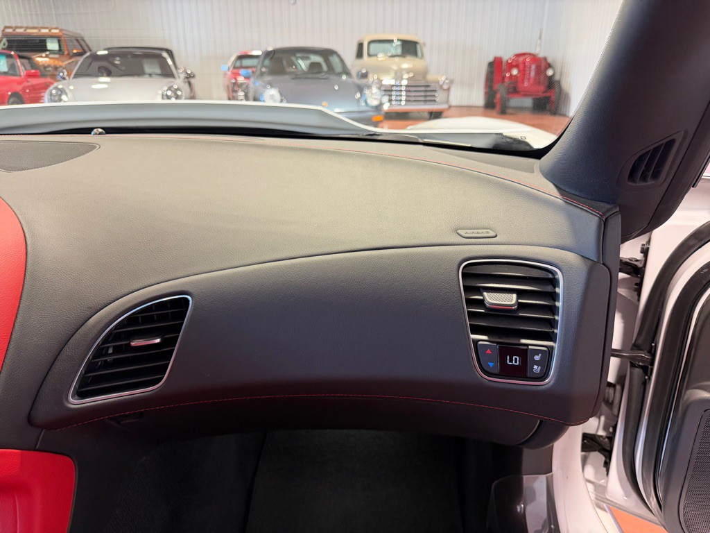2015 Chevrolet Corvette Image 38