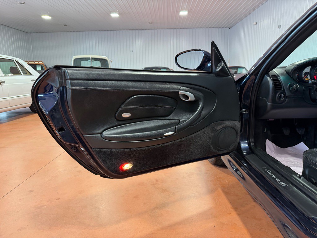 2004 Porsche 911 Image 21