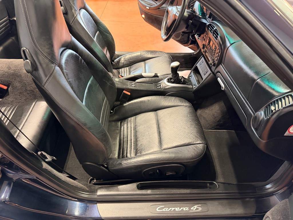 2004 Porsche 911 Image 26