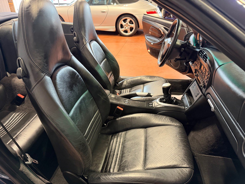 2004 Porsche 911 Image 27
