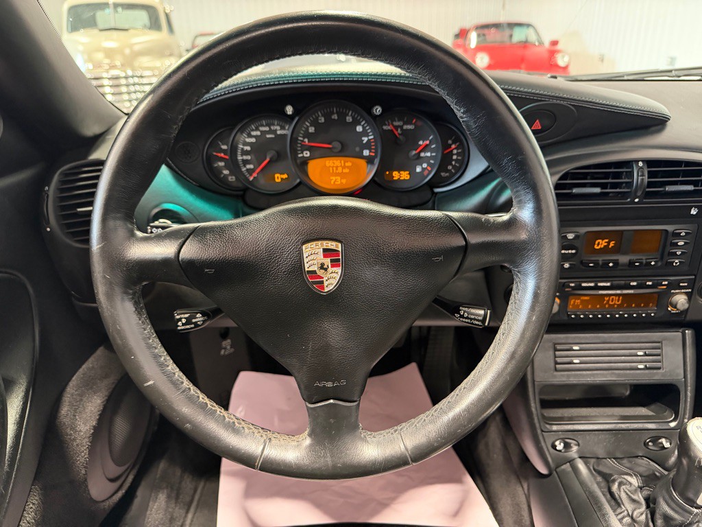 2004 Porsche 911 Image 31