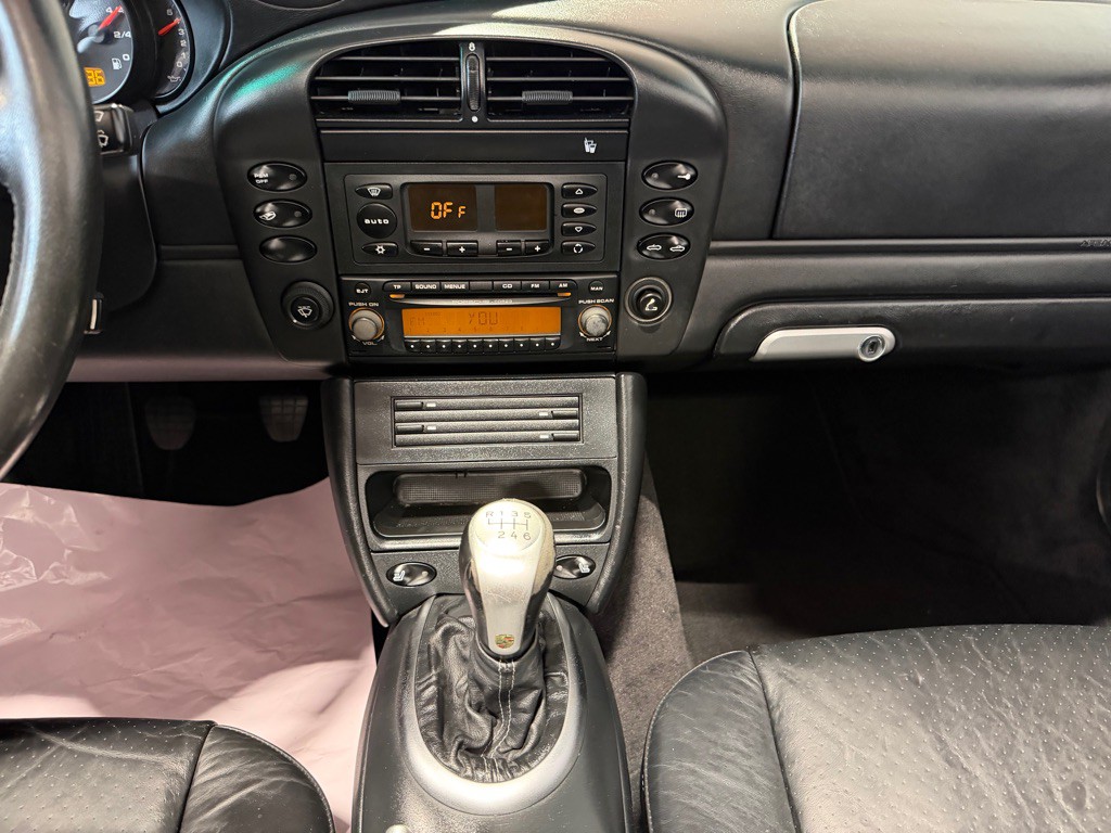 2004 Porsche 911 Image 32