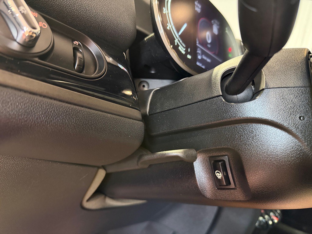 2023 MINI Cooper Image 32