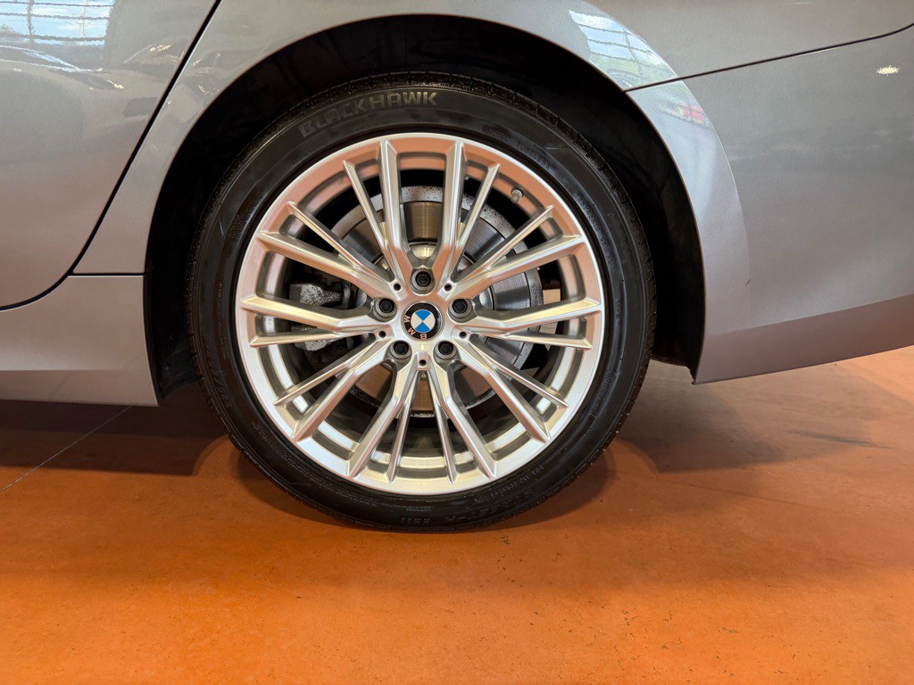 2023 BMW 3 Series Image 11