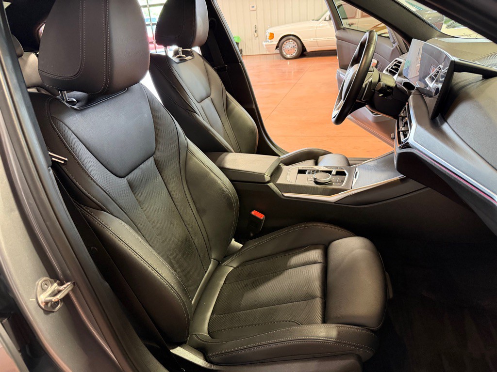 2023 BMW 3 Series Image 23