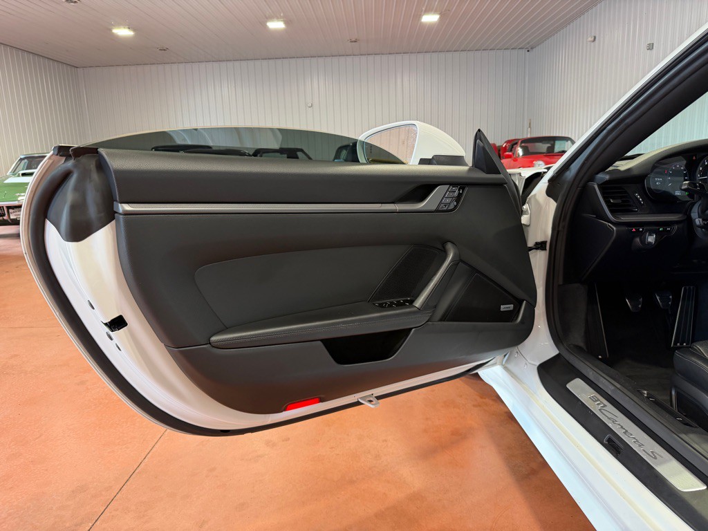 2020 Porsche 911 Image 21