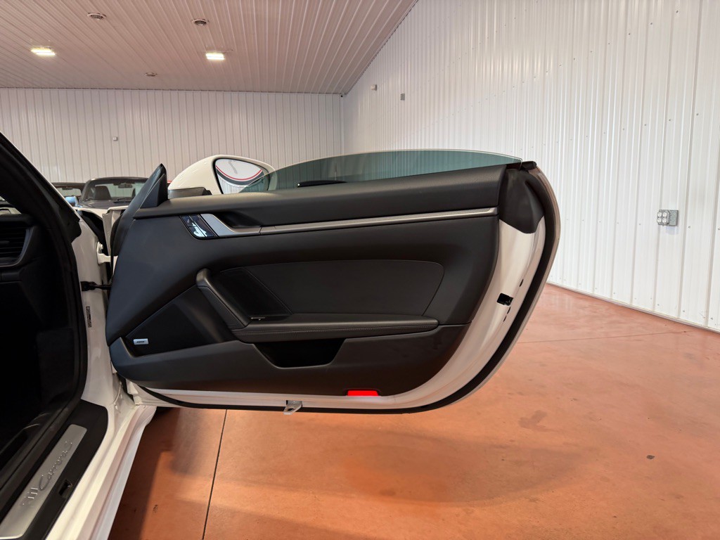 2020 Porsche 911 Image 25