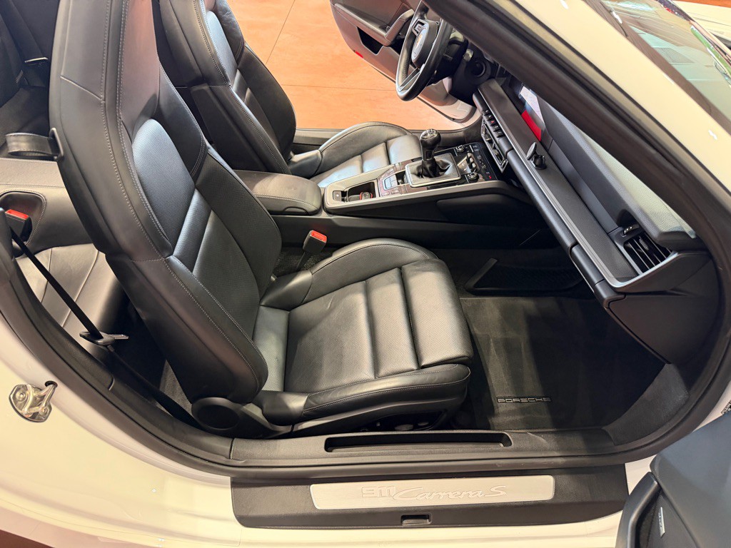 2020 Porsche 911 Image 26