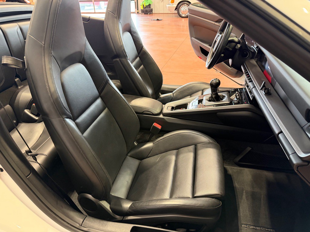 2020 Porsche 911 Image 27
