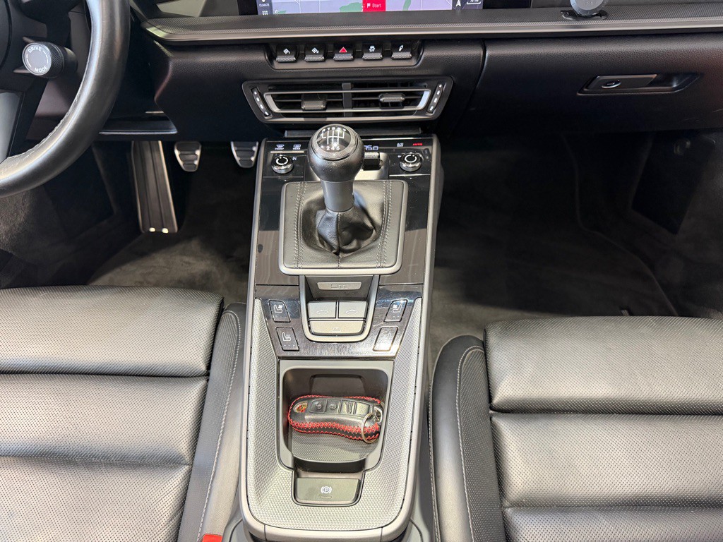 2020 Porsche 911 Image 30