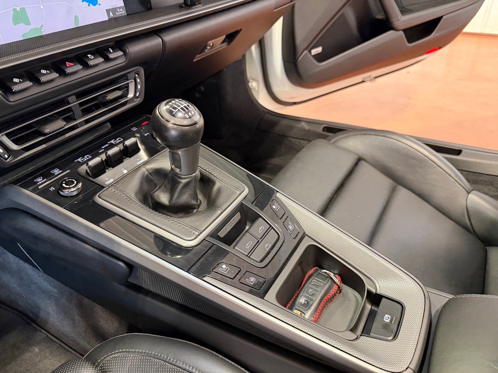 2020 Porsche 911 Image 31