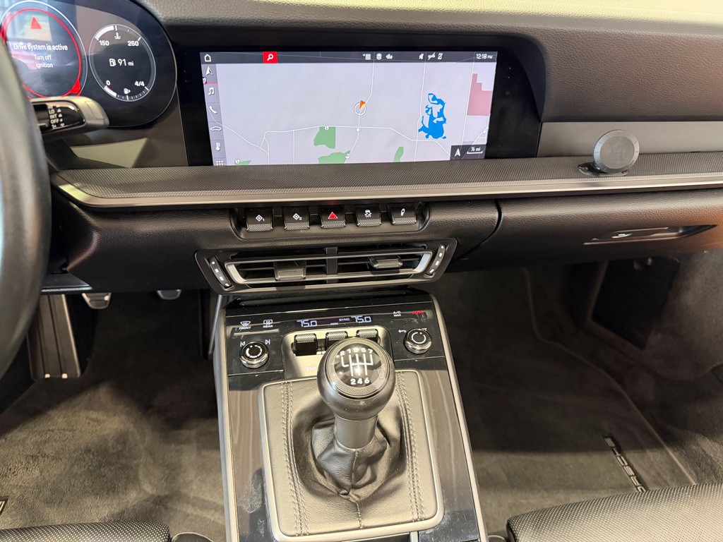 2020 Porsche 911 Image 32