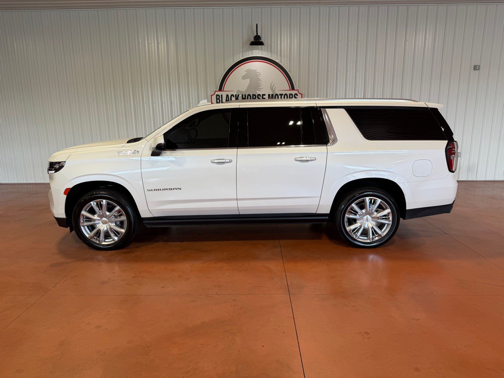 2023 Chevrolet Suburban Image 2