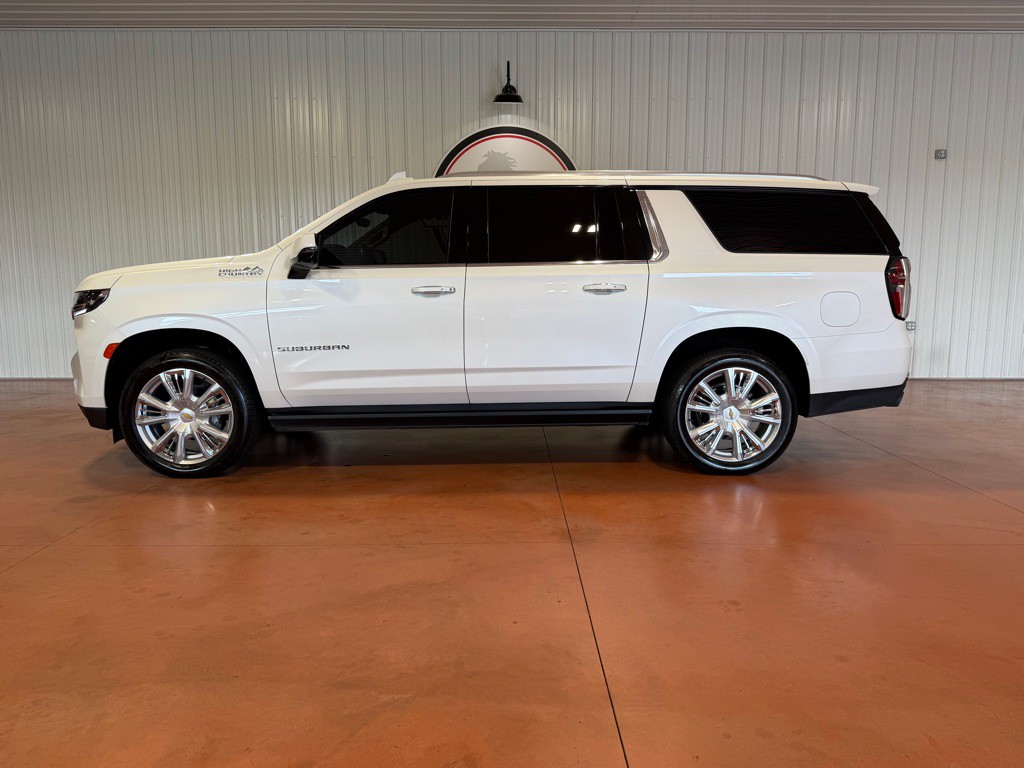 2023 Chevrolet Suburban Image 3